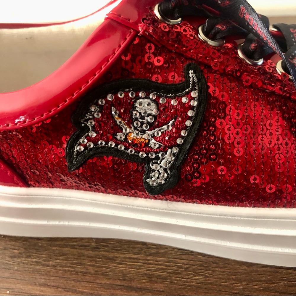 Women’s Cuce Red Tampa Bay Buccaneers Sequin Sneakers White Soles NFL New Size 8 - Picture 4 of 13